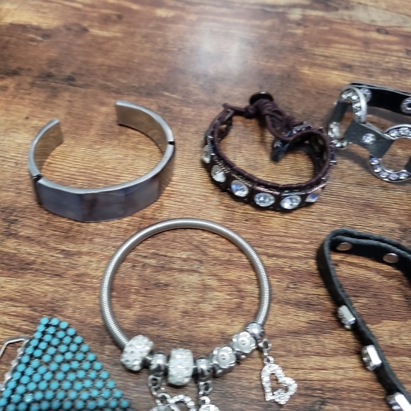 Bracelet bundle of 8 mixed styles, hearts, sea shells - Picture 5 of 8